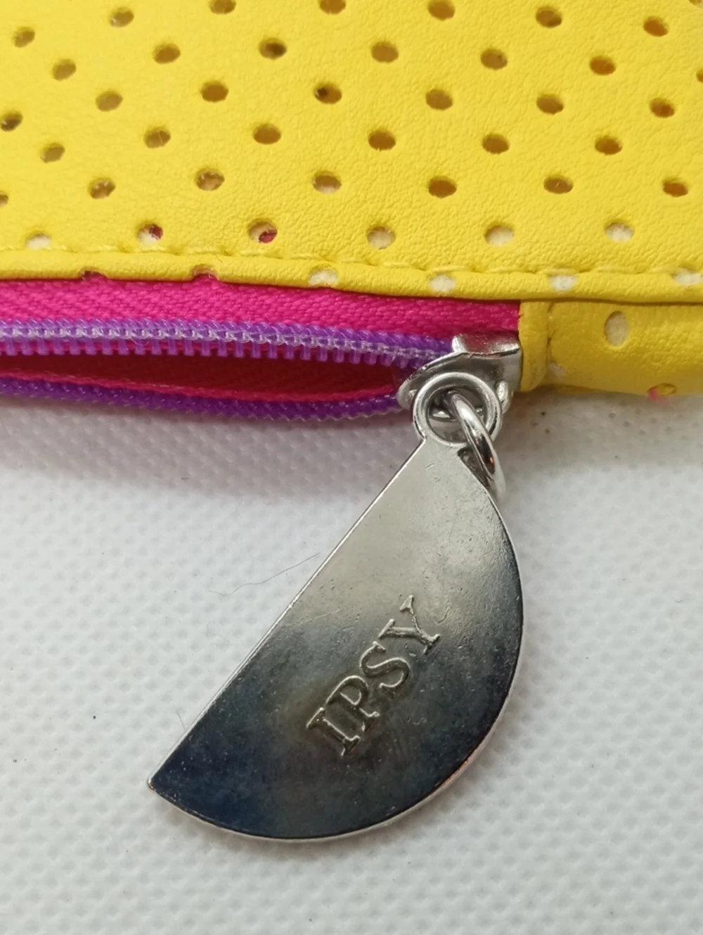 ipsy small yellow